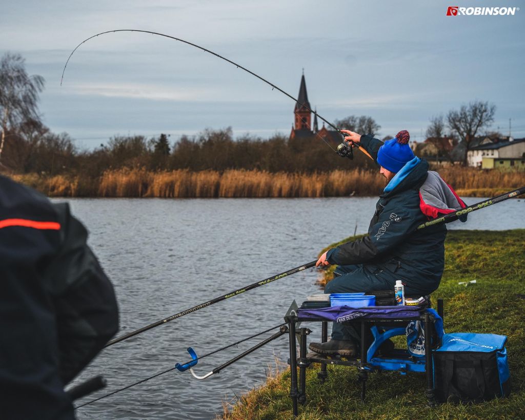 Zarzut zestawem feederowym nad wodą